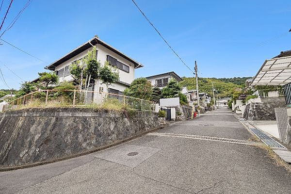 前面道路（北東）