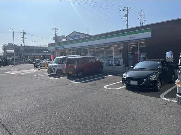 ファミリーマート堺堀上町店 30m