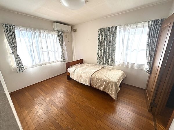 3階南西側洋室※家具・調度品は価格に含まれません。