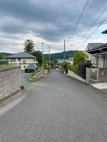 北西側前面道路