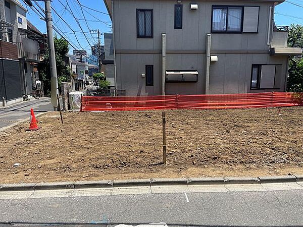 西側から