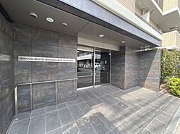 4 / 35