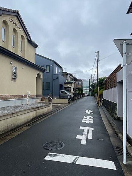 前面道路含む外観