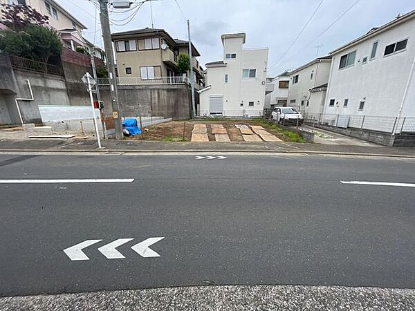 前面道路含む外観