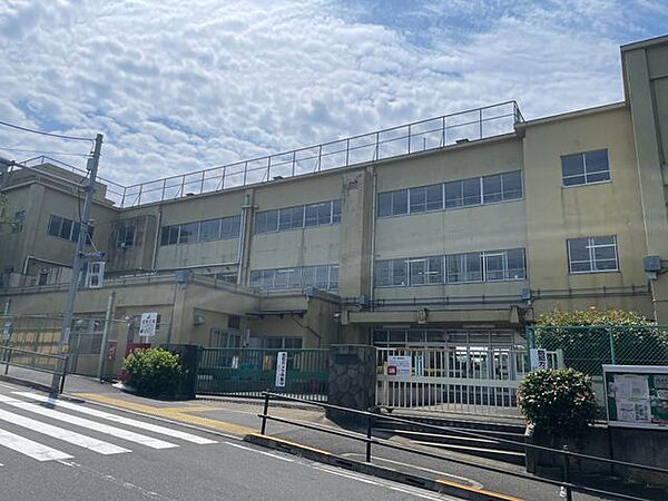 町田市立つくし野小学校 350m