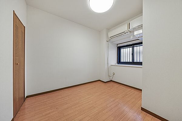 北西側洋室
