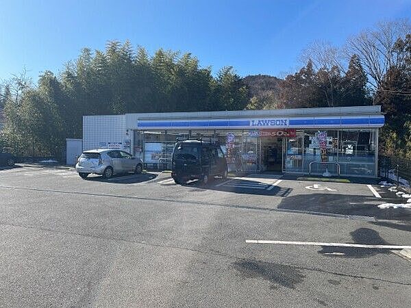 ローソン 津久井長尾店 2700m