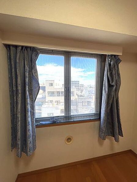 カーテンは価格に含まれます