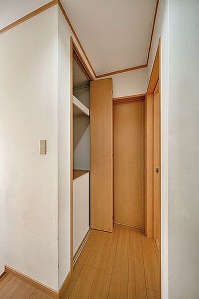 2階階段上収納