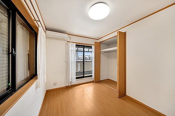 2階洋室約6畳