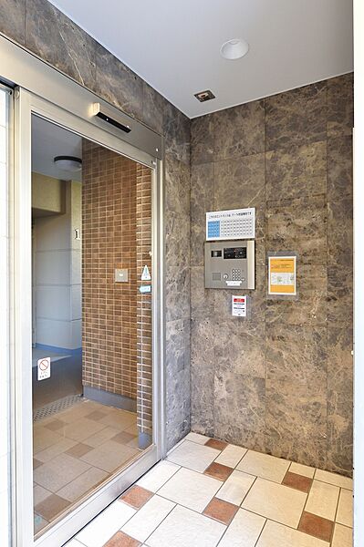 オートロック設備付きです