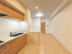 ヴェルビュ横浜 1LDKのリビング/ダイニング