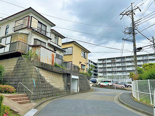 　約8.1ｍ幅のゆったりとした前面道路