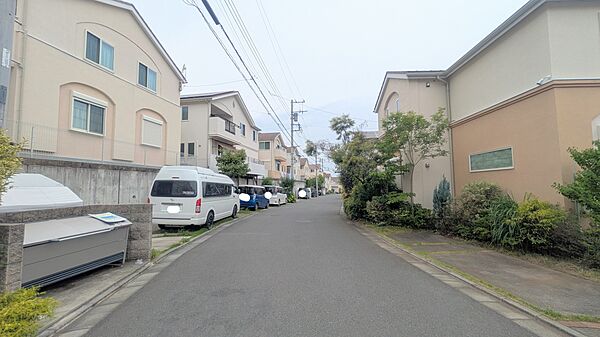 旧分譲地の綺麗な街並みです♪