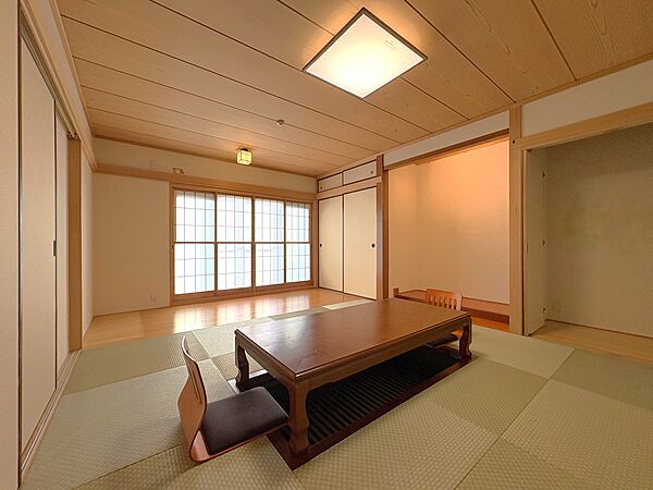 　旅館のように趣のある和室
