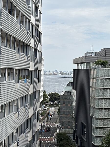 LDKより山下公園と海を望みます
