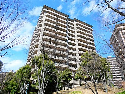 外観:色褪せないタイル張りの外観!サンステージ緑園都市東の街のタワー棟です! 外観:色褪せないタイル張りの外観!サンステージ緑園都市東の街のタワー棟です!