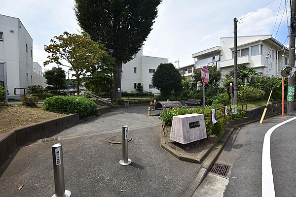 マンション敷地に隣接する北村第一公園