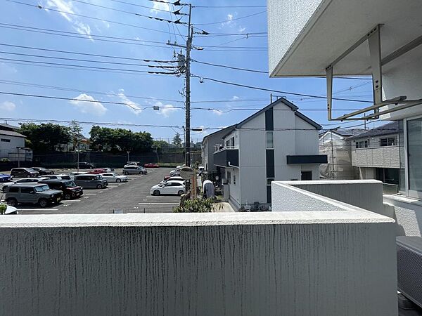 ＜バルコニー＞和室側バルコニーからの眺望。