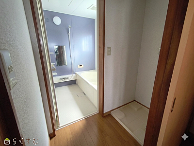脱衣室（AIにて家具消去済み）
