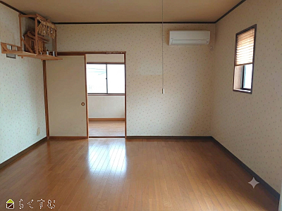 リビング（AIにて家具を消去しております。）