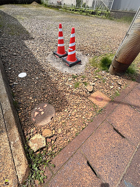 本物件の東側の下水道桝