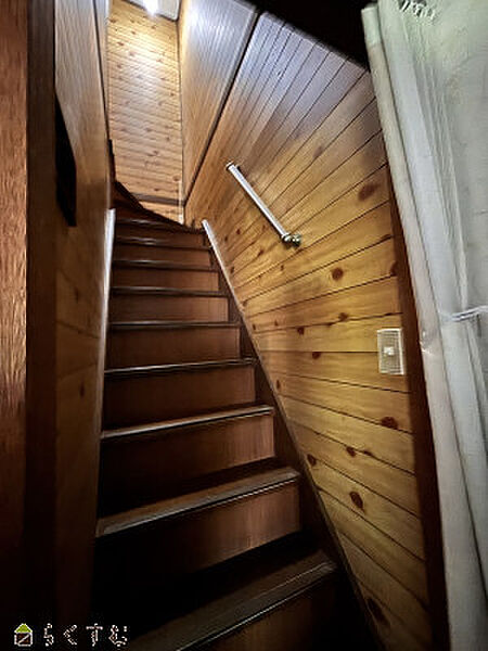 キッチン側の階段