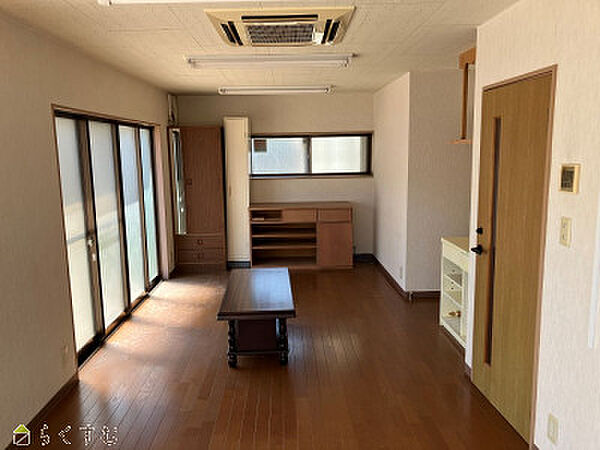 建物？1F事務所