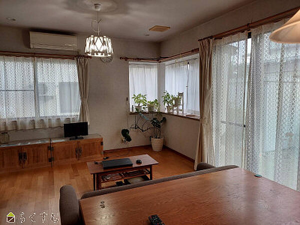 南向きのリビングと繋がる和室が心地よい