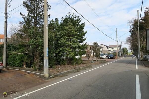 前面道路含む外観