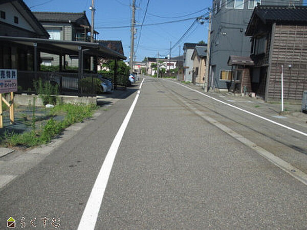 南東側接面道路