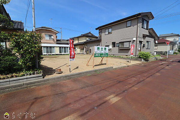 前面道路含む外観