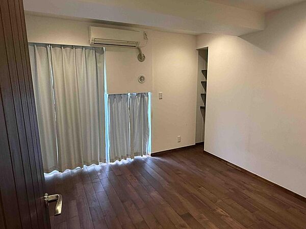 6畳の寝室すべての部屋に収納あります