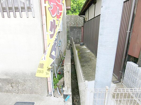 ●南側、唯一隣との空寸♪
