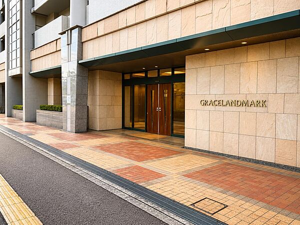 重厚感のあるエントランスアプローチ