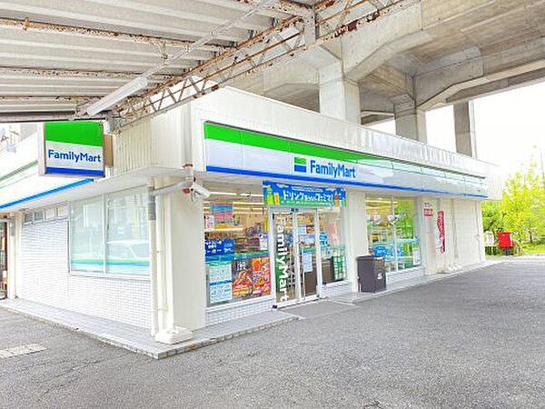 画像24:【コンビニエンスストア】ファミリーマート日進駅店まで593ｍ