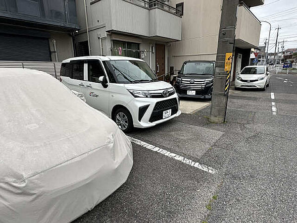 画像16:駐車場