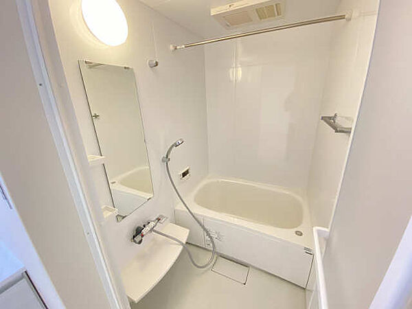 画像6:浴室には便利なサーモ水栓を採用　