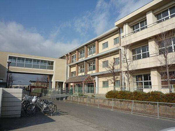 画像12:【中学校】津島市立藤浪中学校まで1396ｍ
