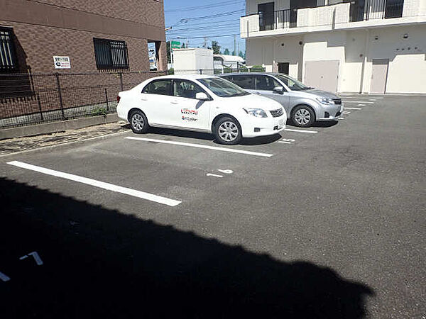 画像14:駐車場