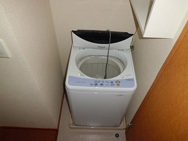 画像14:全自動洗濯機付き。