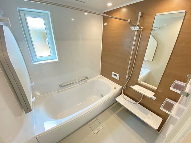 浴室の床は冷気をシャットアウトする、W断熱構造で、翌朝にはカラリと乾きお掃除ラクラクです！