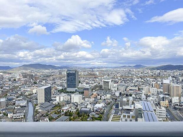 25階ならではの眺望です。 岡山市内が見えますね。