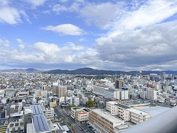 25階ならではの眺望です。 岡山市内が見えますね。