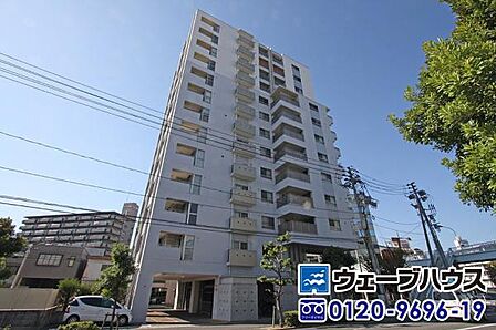 岡山市北区鹿田本町にある13階建て分譲マンションです。
