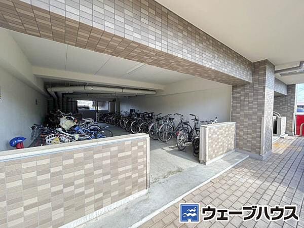 広々した駐輪場