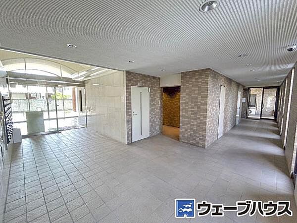 広々したエントランスロビー