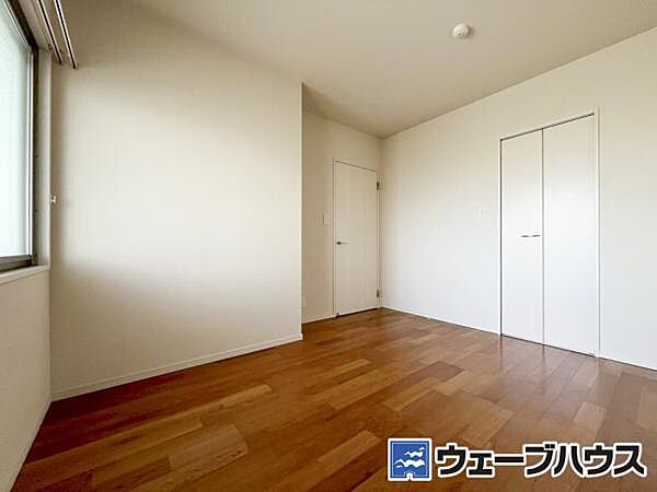 しっかりとした収納付きの居室です！