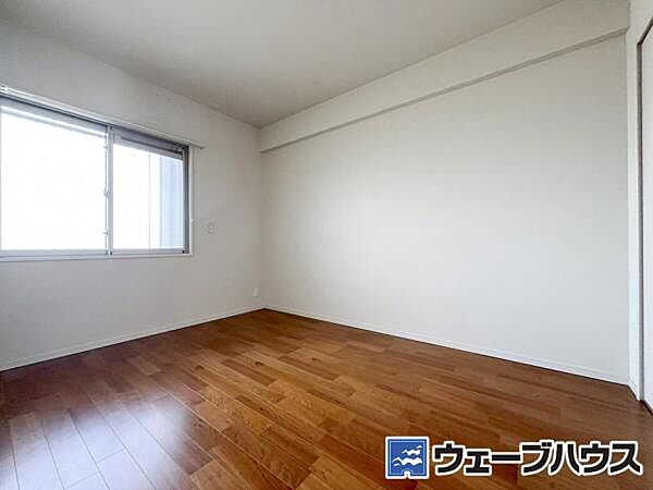 しっかりとした収納付きの居室です！