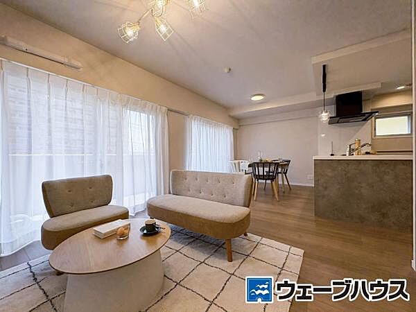 温かみのある色合いのリビングとなっており、日々の生活を彩ってくれます！